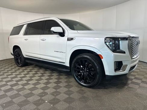 Used 2022 GMC Yukon XL Denali w/ Advanced Technology Package image 2