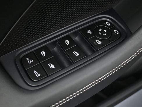 Used 2026 Porsche Panamera 4 image 18