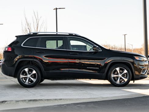 Used 2019 Jeep Cherokee Limited image 3