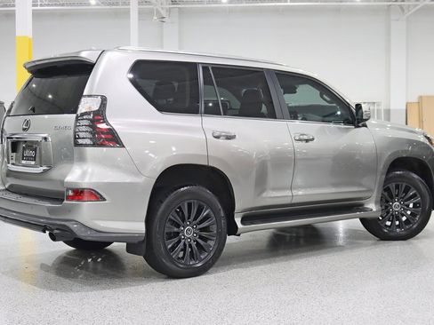 Used 2023 Lexus GX 460 Premium w/ Accessory Package image 9