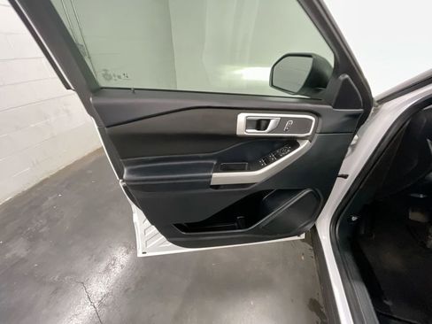 Used 2020 Ford Explorer XLT image 20