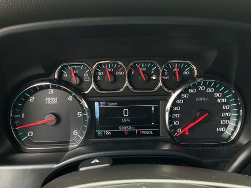 Used 2018 Chevrolet Silverado 1500 LT w/ LT Fleet Convenience Package AWD/4WD image 13