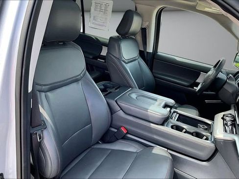 Used 2025 Ford Expedition Active AWD/4WD image 30