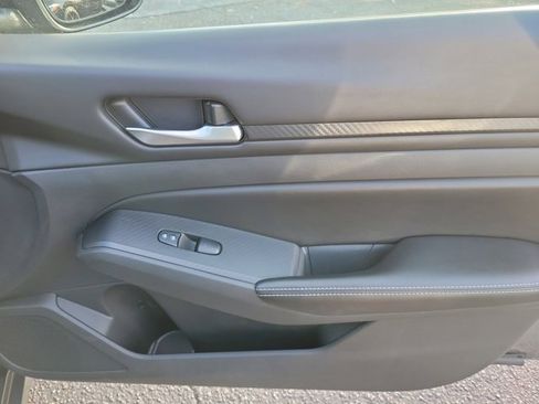 Used 2024 Nissan Altima 2.5 SV image 8