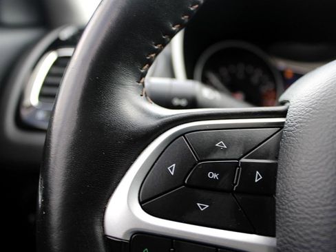 Used 2018 Jeep Compass Limited image 12