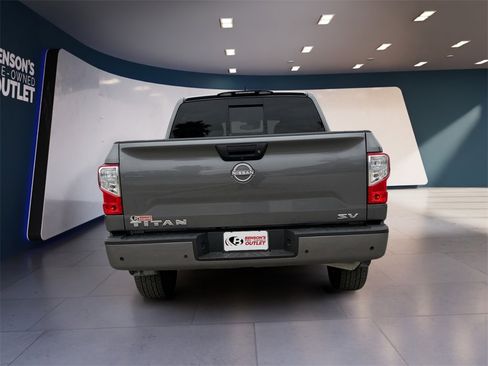 Used 2024 Nissan Titan SV w/ SV Convenience Package image 4