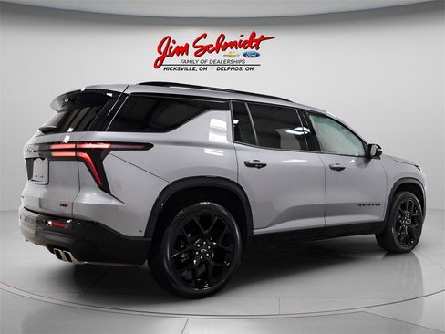 Used 2025 Chevrolet Traverse RS image 6