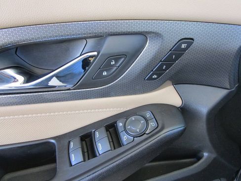 Used 2023 Chevrolet Traverse Premier image 30