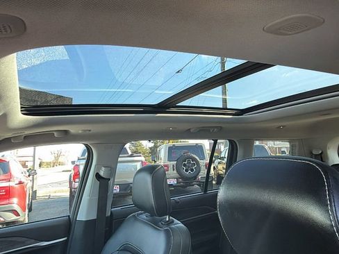 Used 2023 Jeep Grand Cherokee L Limited w/ Luxury Tech Group II image 15