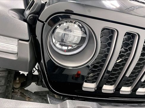 Used 2021 Jeep Gladiator Mojave AWD/4WD image 35