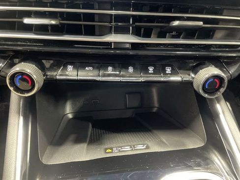 Used 2025 Chevrolet Traverse LT AWD/4WD image 19