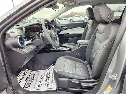 New 2026 Chevrolet Trax LT w/ Sunroof Package image 9