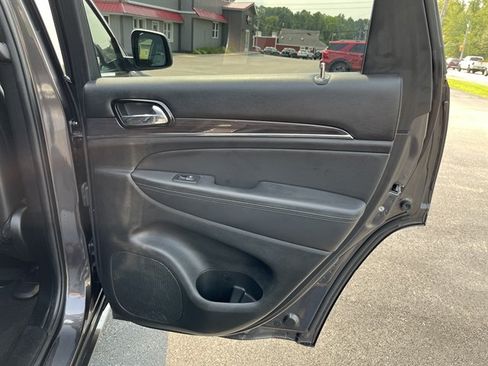 Used 2020 Jeep Grand Cherokee Overland AWD/4WD image 35
