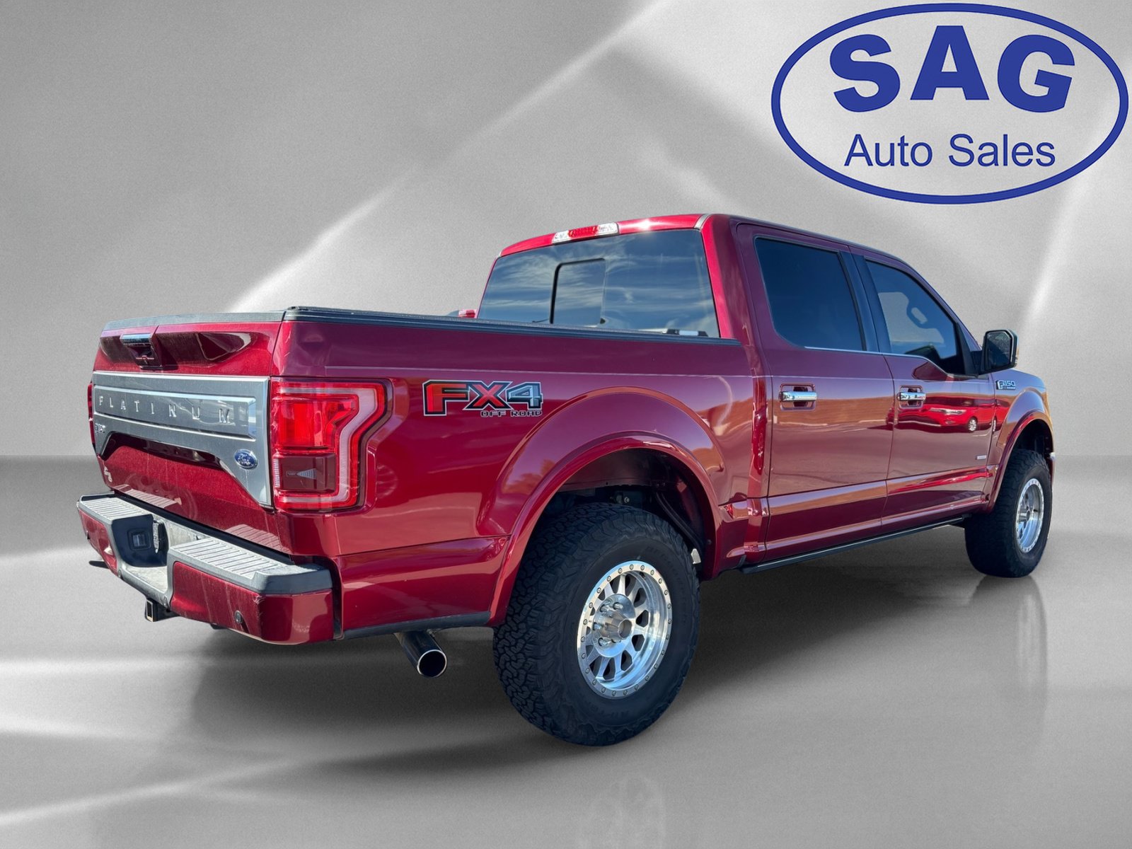 Used 2015 Ford F150 Platinum w/ Equipment Group 701A Luxury AWD/4WD image 3