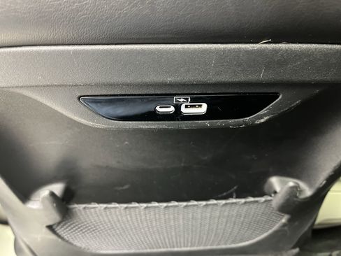 Used 2023 Chrysler Pacifica Limited image 13