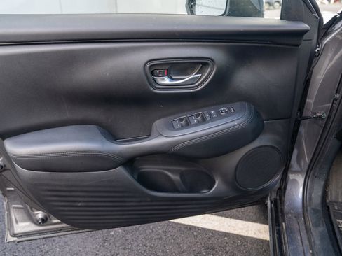 Used 2024 Honda HR-V LX image 10