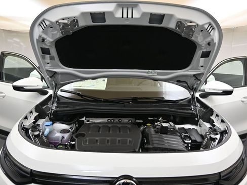New 2026 Volkswagen Tiguan SE AWD/4WD image 9
