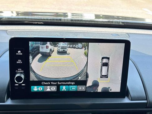 Used 2025 Honda Pilot TrailSport image 31