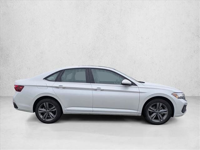 Used 2024 Volkswagen Jetta SE w/ Panoramic Sunroof Package FWD image 4