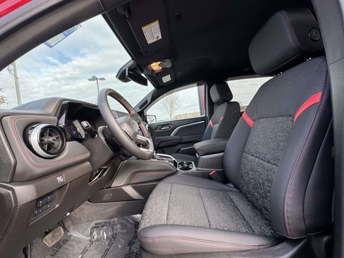 Used 2025 Chevrolet Colorado Z71 image 14