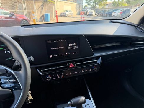 Used 2026 Kia Niro LX FWD image 17