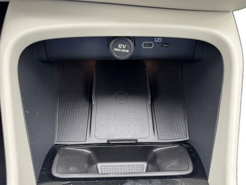 New 2026 Volvo XC40 B5 Plus w/ Protection Package Premier image 17