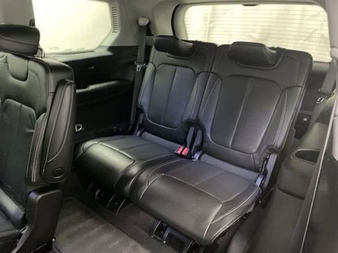 Used 2022 Jeep Grand Cherokee L Limited w/ Luxury Tech Group II image 23