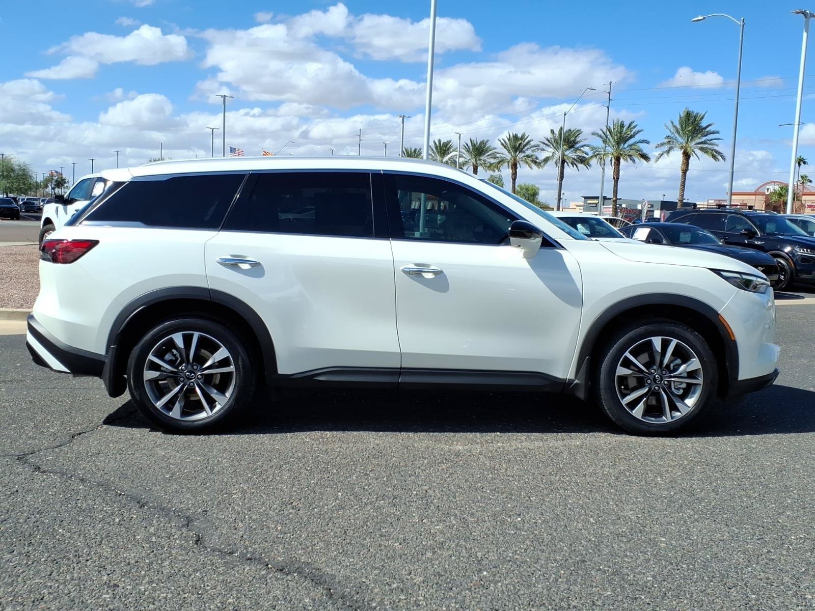 Used 2025 INFINITI QX60 Luxe w/ Vision Package FWD image 8