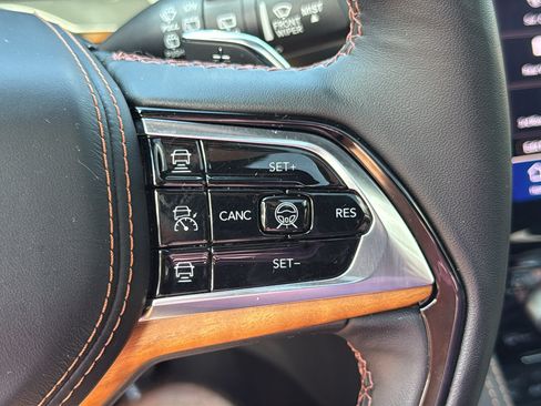 Used 2023 Jeep Grand Cherokee L Summit AWD/4WD image 17