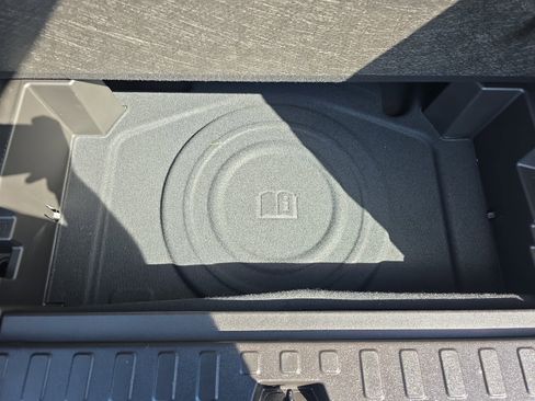 Used 2024 Chevrolet Equinox LT w/ LPO, Floor Liner Package FWD image 17