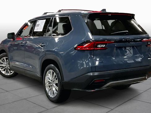 Used 2025 Toyota Grand Highlander AWD image 11
