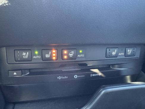 Used 2020 Lexus ES 300h w/ Premium Package image 29