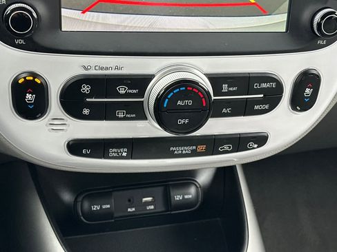 Used 2017 Kia Soul EV + image 20