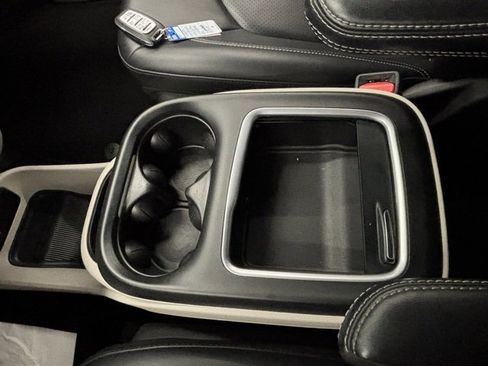 Used 2024 Chrysler Pacifica Select image 36