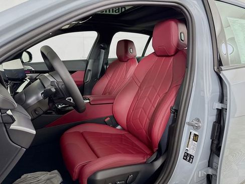 Used 2025 BMW 530i xDrive 530i xDrive w/ M Sport Package image 22