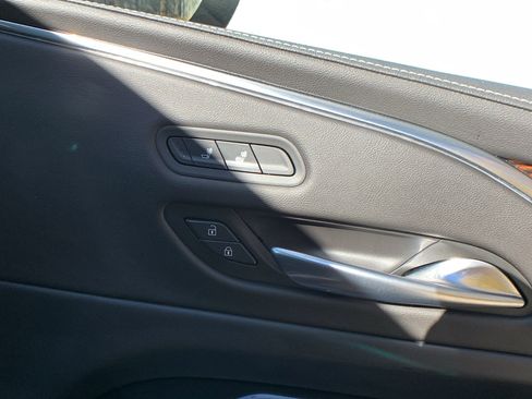 Used 2022 Cadillac Escalade Luxury image 34