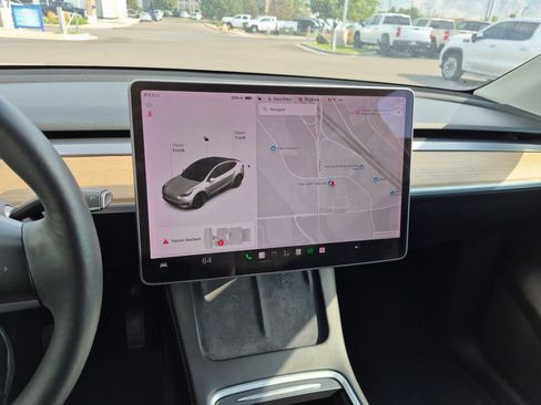 Used 2021 Tesla Model Y Long Range AWD/4WD image 24