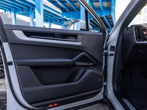 New 2026 Porsche Cayenne image 38