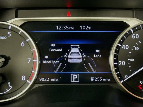 Used 2025 Nissan Sentra SR w/ SR Premium Package FWD image 12