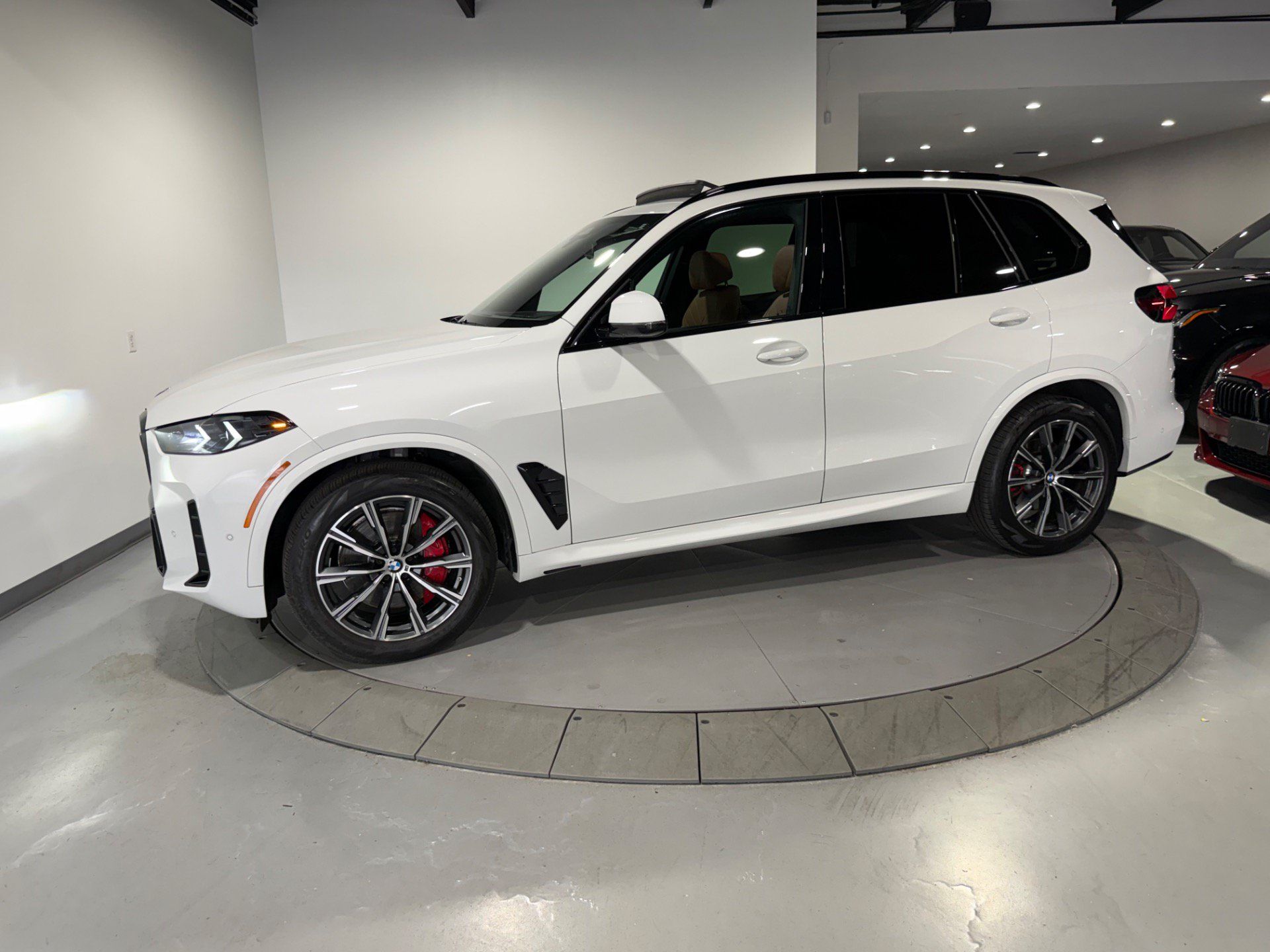 Used 2026 BMW X5 xDrive40i w/ M Sport Package AWD/4WD image 11