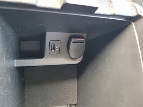 Used 2021 Nissan Rogue Sport S image 26