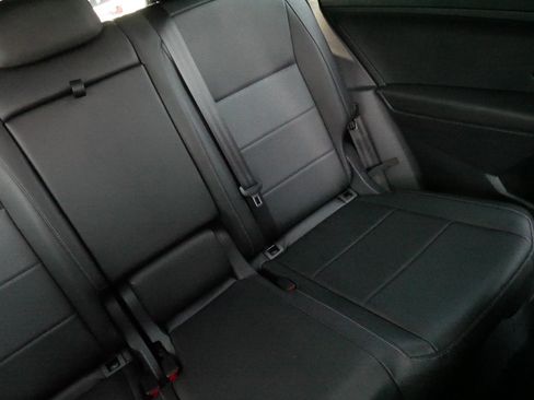 Used 2018 Volkswagen Tiguan SE w/ Panoramic Sunroof Package AWD/4WD image 14