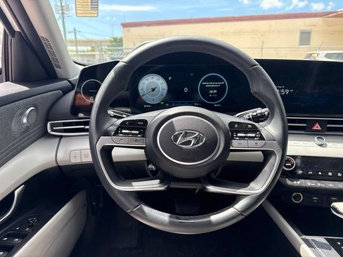 Used 2023 Hyundai Elantra Limited FWD image 18
