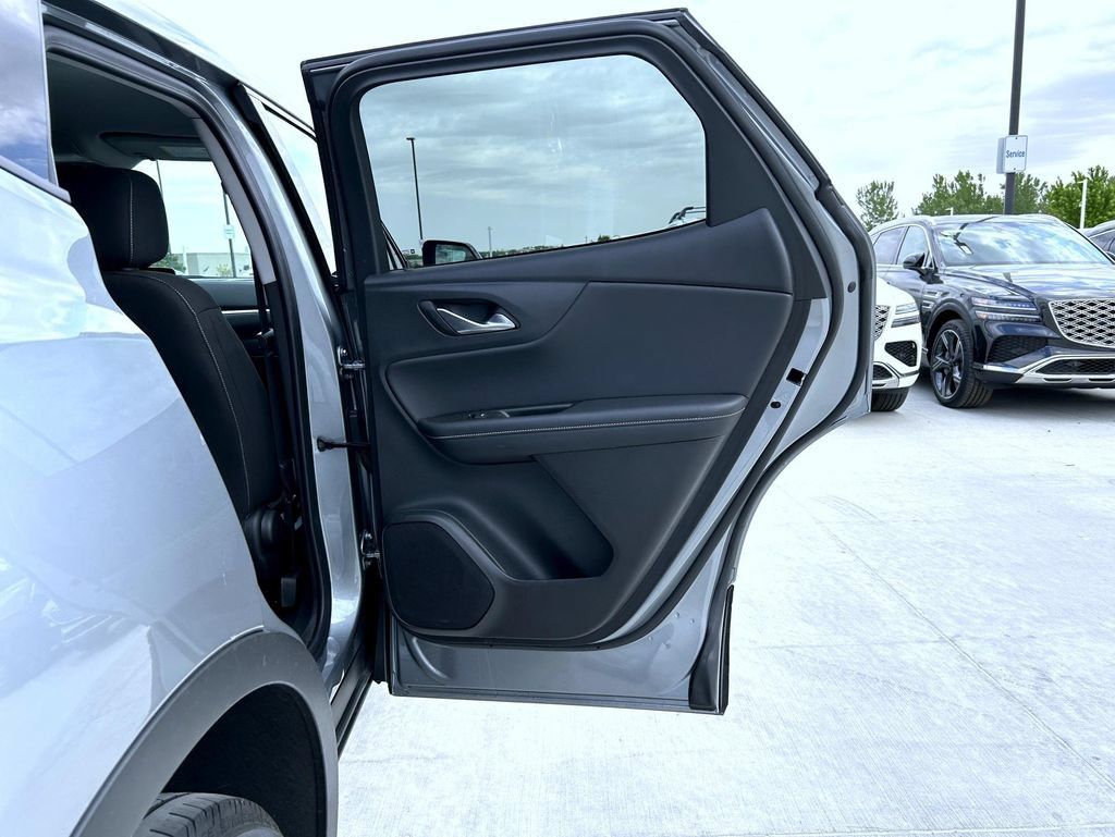 Used 2025 Chevrolet Blazer LT AWD/4WD image 18