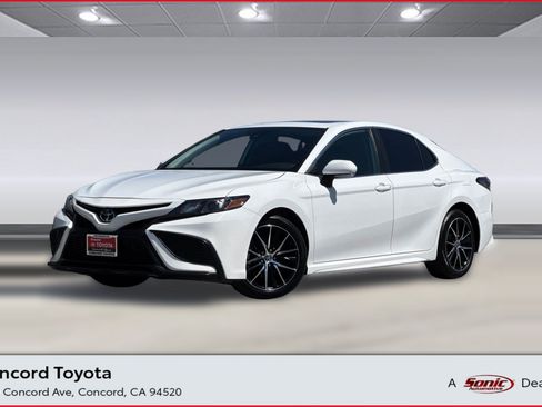 Used 2024 Toyota Camry SE FWD image 1