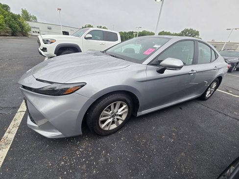 Used 2025 Toyota Camry LE FWD image 4