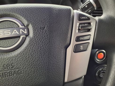 Used 2023 Nissan Titan SV image 14