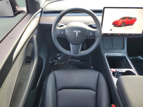 Used 2025 Tesla Model Y Long Range image 12