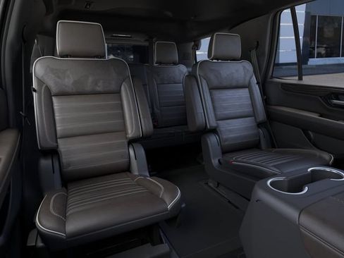 New 2026 GMC Yukon Denali Ultimate w/ LPO, Floor Liner Package AWD/4WD image 17
