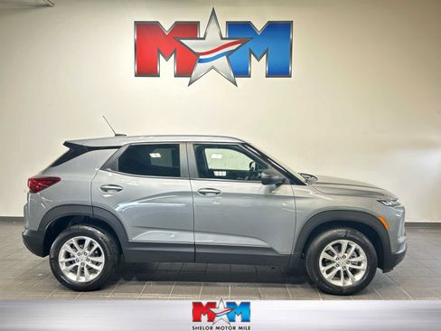 Used 2025 Chevrolet TrailBlazer LS w/ LS Convenience Package AWD/4WD image 1